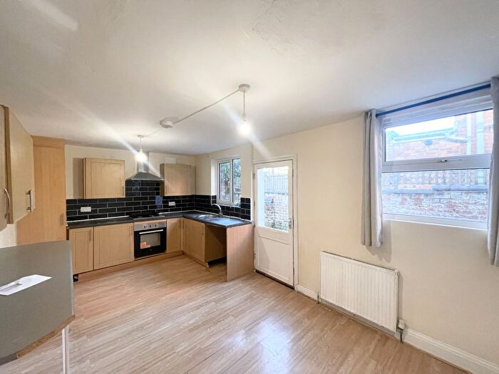4 Bedroom Terraced House To Rent In Pytchley Street, Northampton, Northamptonshire, NN1