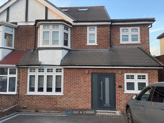 4 Bedroom Semi-Detached House To Rent In Borough Way, Potters Bar, EN6