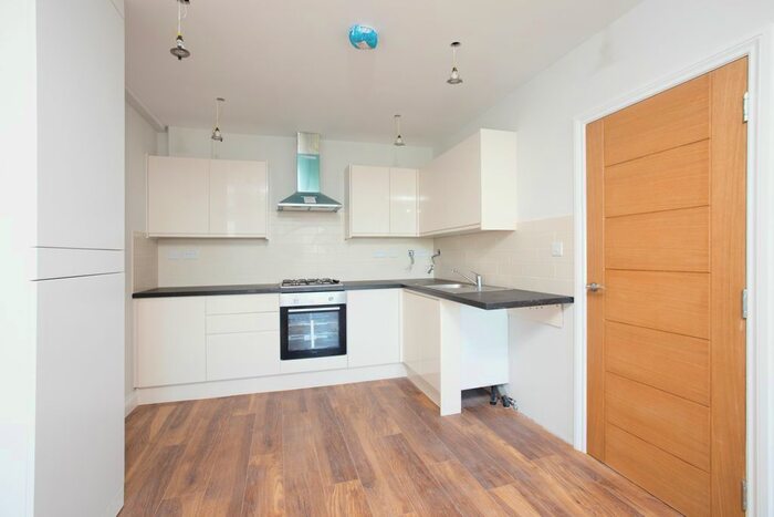 1 Bedroom Flat To Rent In Uxbridge Road, Hayes, UB4