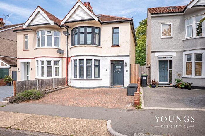 3 Bedroom Semi-Detached House For Sale In Ennismore Gardens, Southend-On-Sea, SS2