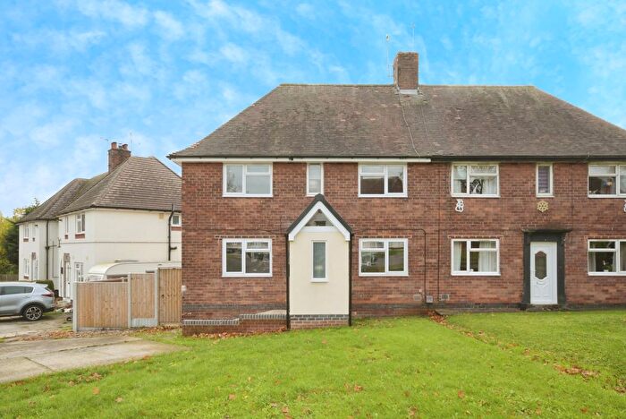 4 Bedroom Semi-Detached House For Sale In Park Road, Chesterfield, Derbyshire, S40