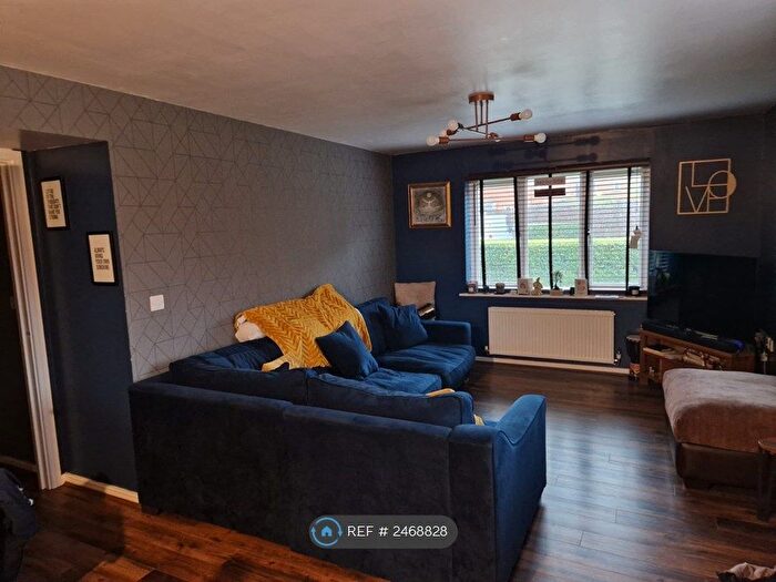 2 Bedroom Flat To Rent In Limehouse Court, Sittingbourne, ME10