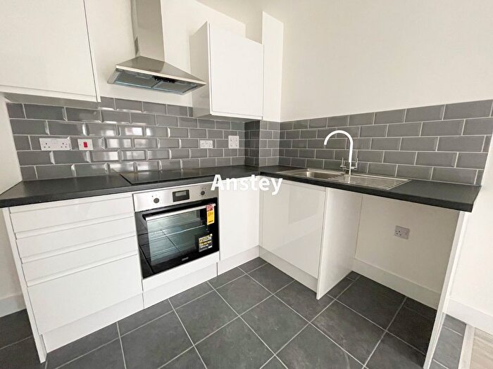 2 Bedroom Flat To Rent In Portswood Road - Gold, Southampton, SO17