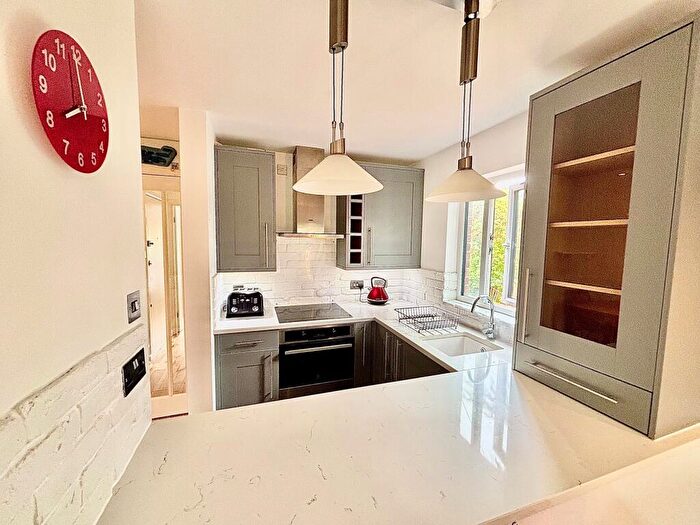 1 Bedroom Flat To Rent In Alders Close, Wanstead, E11