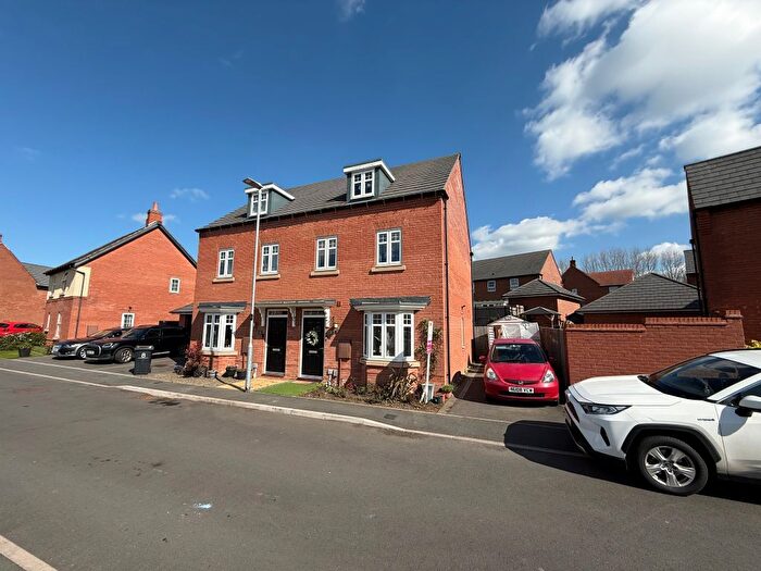 3 Bedroom Semi-Detached House For Sale In Brookes Crescent, Hugglescote, Coalville, LE67