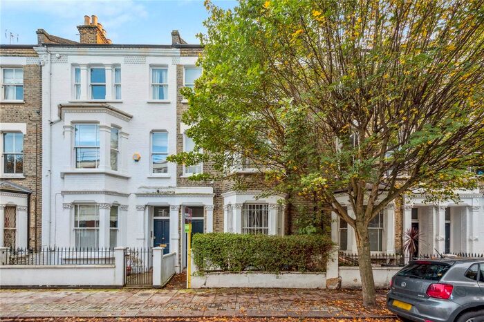 2 Bedroom Flat To Rent In Petworth Street, London, SW11