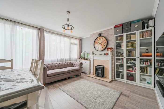 2 Bedroom Maisonette To Rent In Holsworthy House, Bow, London, E3