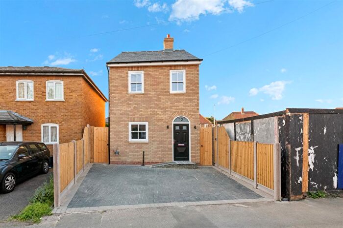 3 Bedroom Detached House For Sale In St. Dunstans Road, Feltham, TW13