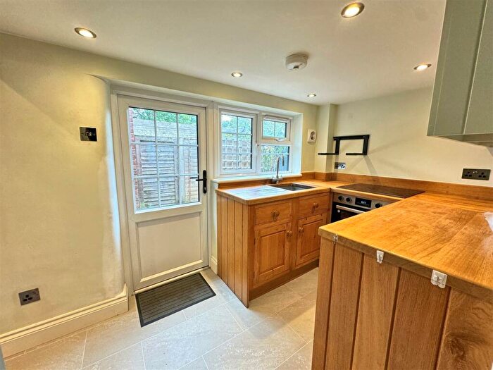 2 Bedroom Cottage To Rent In Terrick Row, Terrick, HP17