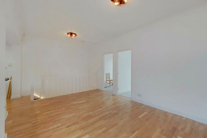 3 Bedroom Flat To Rent In High Street, Upton Park, London, E6