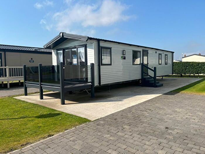 2 Bedroom Mobile/park Home For Sale In Wilsthorpe, Bridlington, YO15