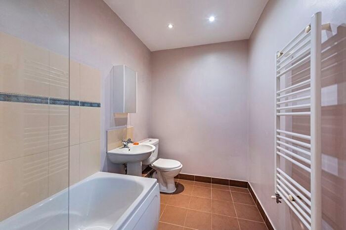 2 Bedroom Flat To Rent In Bedroom Bathroom Flat, Nevill Street, Tunbridge Wells, TN2