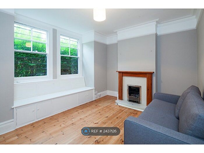 2 Bedroom Flat To Rent In Liberty Street, London, SW9