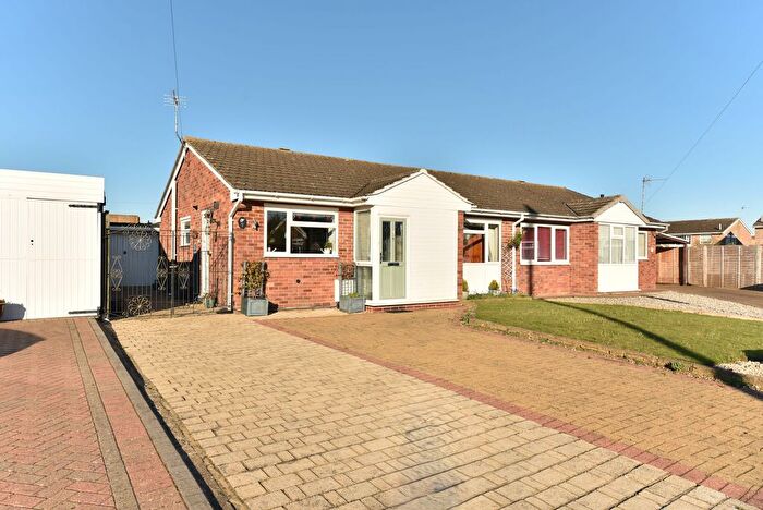 2 Bedroom Semi Detached House For Sale In Leechcroft, Fenstanton, PE28