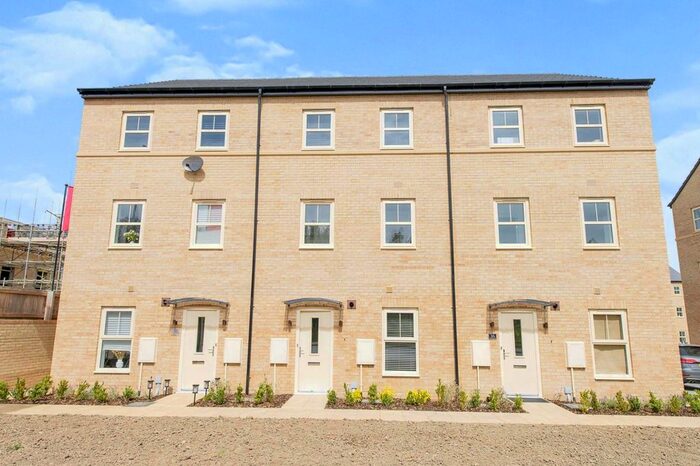 2 Bedroom Detached House To Rent In Huntingdon Street, Castleford, West Yorkshire, WF10