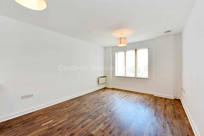 2 Bedroom Flat For Sale In Luminosity Court, Ealing, W13