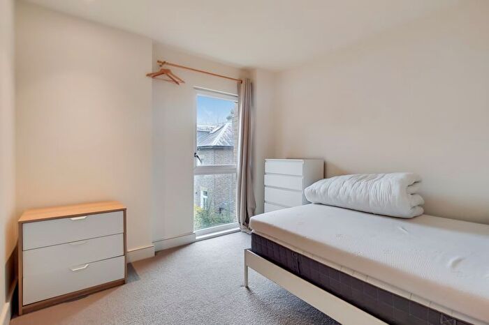 2 Bedroom Flat For Sale In Oakhill Road, London, SW15