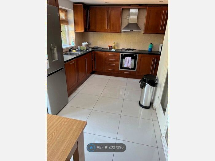 5 Bedroom Semi-Detached House To Rent In Houlditch Road, Leicester, LE2