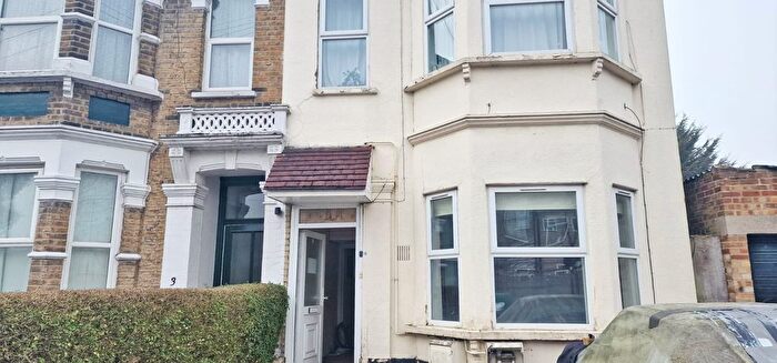 2 Bedroom Flat To Rent In Kings Road, London, E11