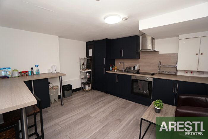 7 Bedroom End Of Terrace House To Rent In Isledon Road, London, N7