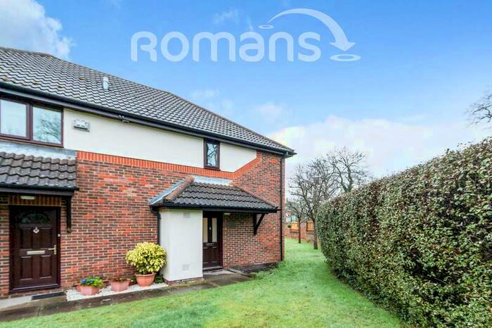 2 Bedroom Maisonette Flat To Rent In Saddleback Way, GU51