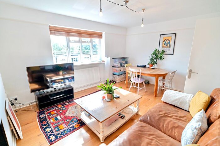 2 Bedroom Flat To Rent In Brook Road, London, N8