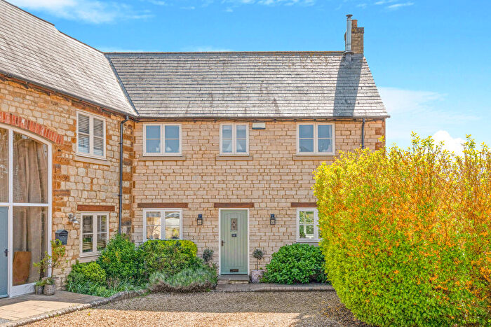 3 Bedroom Link Detached House For Sale In Woodyard Close, Rushton, North Northamptonshire, NN14