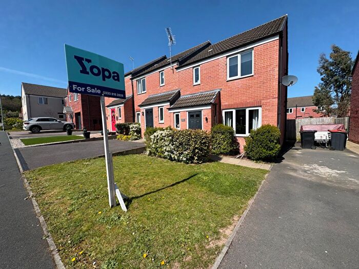 3 Bedroom Semi-Detached House For Sale In Stewart Way, Nottingham, NG15