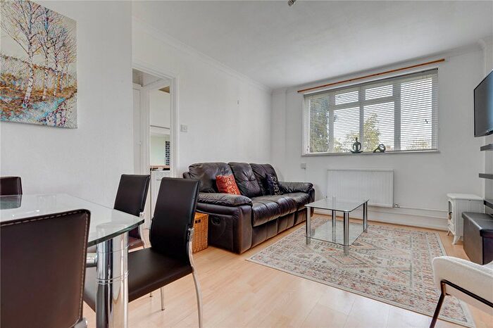 1 Bedroom Flat To Rent In Harwood Court, Upper Richmond Road, SW15