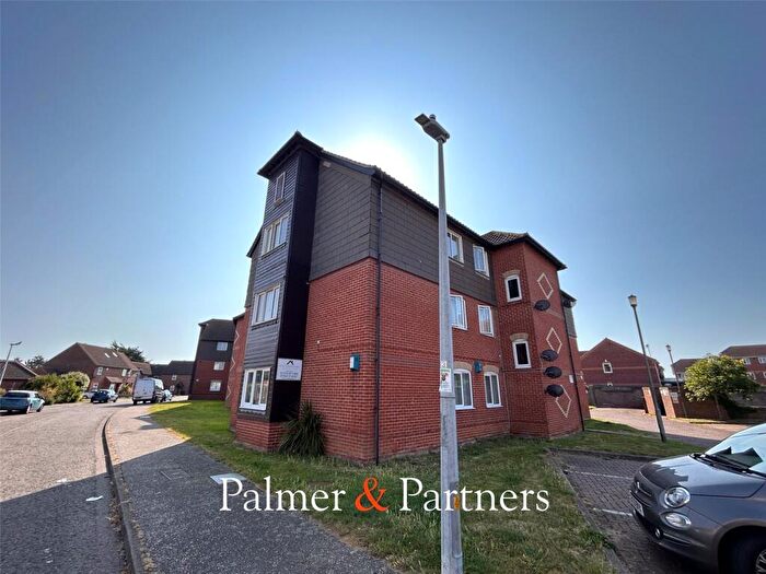 2 Bedroom Apartment For Sale In Weymouth Close, Clacton-on-Sea, Essex, CO15