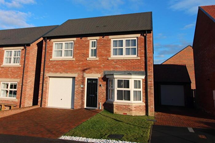 4 Bedroom Detached House For Sale In Aspen Avenue, Throckley, NE15