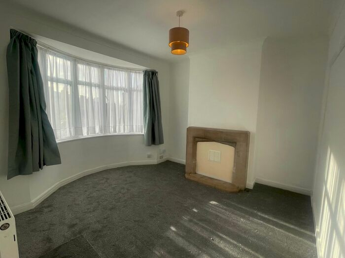 4 Bedroom Semi-Detached House To Rent In Ribblesdale Avenue, Northolt, UB5