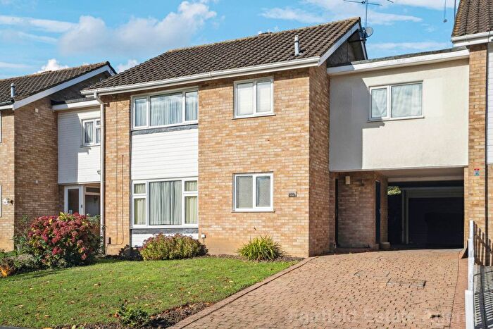 4 Bedroom Link Detached House For Sale In Leigh Rodd, Carpenders Park, WD19