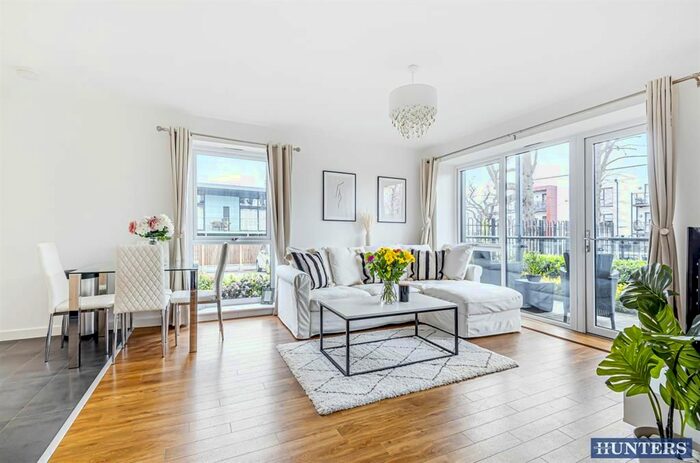 1 Bedroom Flat To Rent In Safflower Lane, Romford, RM3