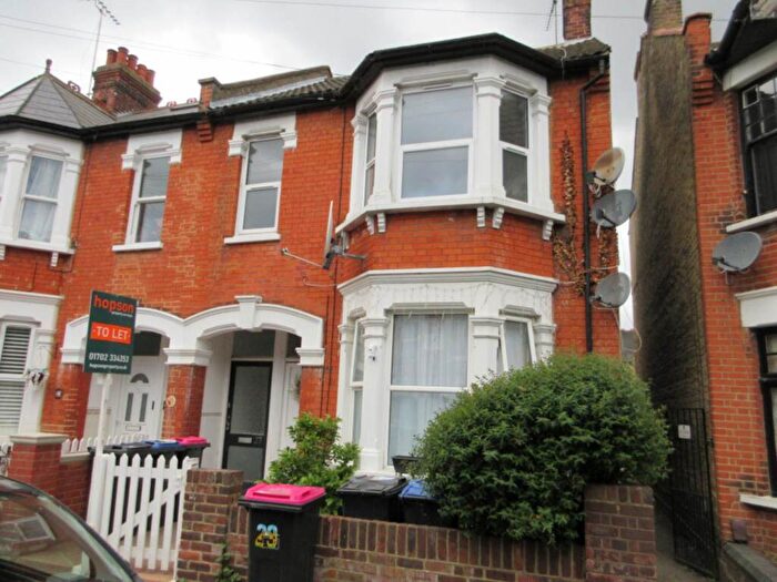 2 Bedroom Flat To Rent In Fleetwood Avenue, Westcliff On Sea, SS0