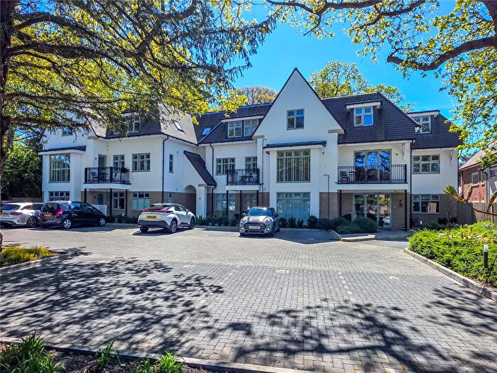 2 Bedroom Apartment For Sale In Lymington Road, Highcliffe, Dorset, BH23