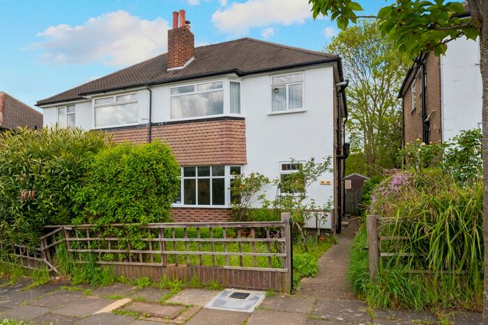 2 Bedroom Maisonette For Sale In Villiers Close, Surbiton, KT5