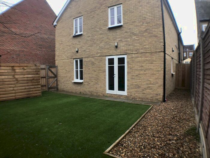 1 Bedroom Flat To Rent In St. Albans Road, Watford, WD17