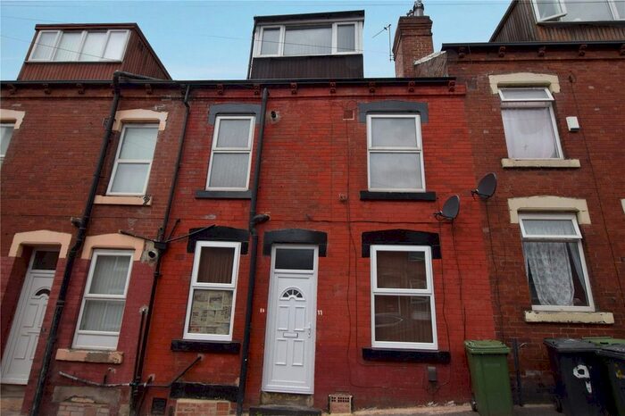 2 Bedroom Terraced House To Rent In Woodview Mount, Leeds, West Yorkshire, LS11