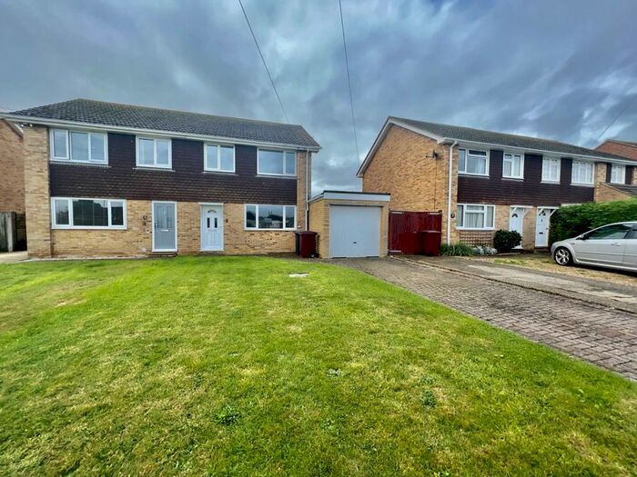 4 Bedroom Property To Rent In Glen Crescent, Selsey, PO20