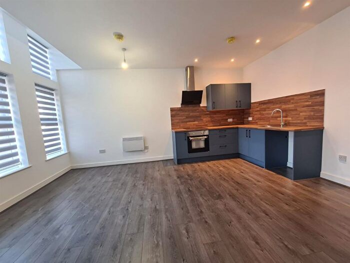 2 Bedroom Flat To Rent In Bradshawgate, Leigh, Wigan, Wigan, WN7