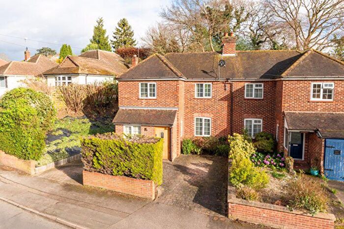 3 Bedroom Semi Detached House To Rent In Rowtown, Row Town., KT15