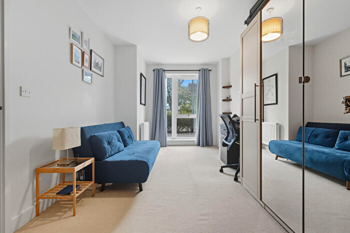 2 Bedroom Flat For Sale In Chronicle Avenue, London, NW9