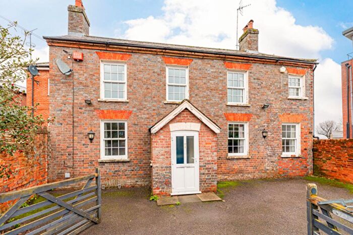 2 Bedroom Semi Detached House For Sale In Oxford Road, Newbury, Berkshire, RG14