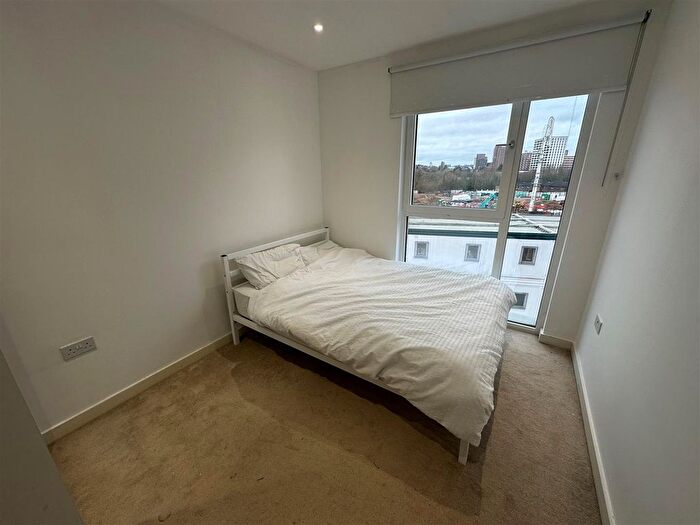3 Bedroom Flat To Rent In Moorhen Drive, Edgware, NW9