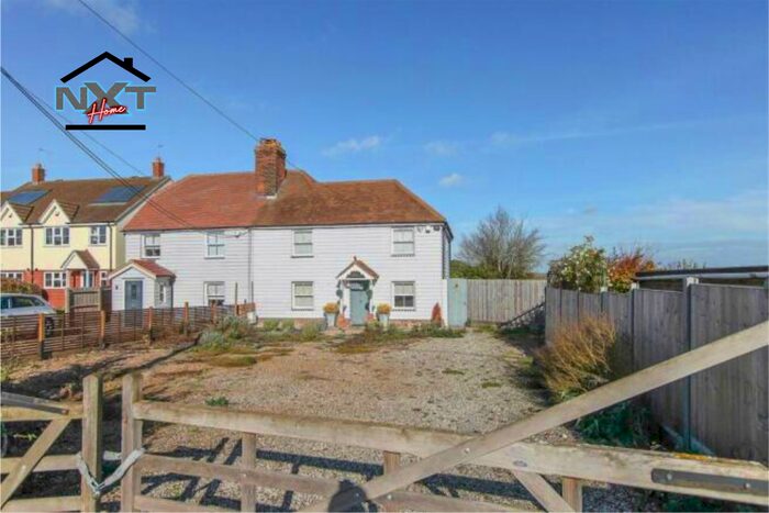 3 Bedroom Semi-Detached House To Rent In Victoria Road, CM1