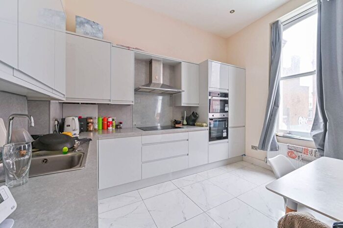 3 Bedroom Flat To Rent In Electric Avenue, Brixton, London, SW9