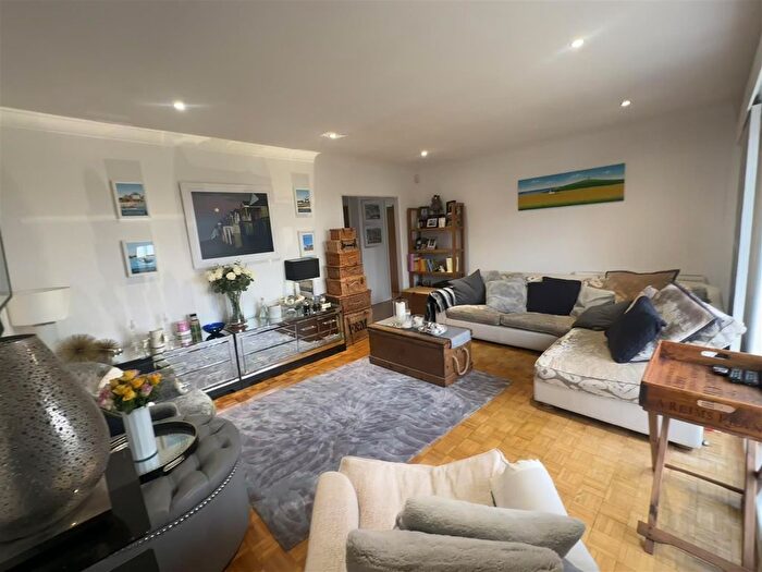 2 Bedroom Maisonette To Rent In Wildoaks Close, Northwood, HA6