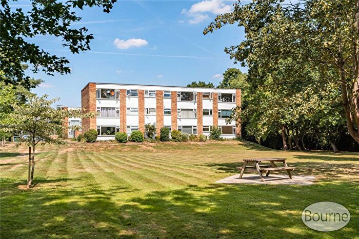 2 Bedroom Apartment For Sale In Davos Close, Woking, Surrey, GU22