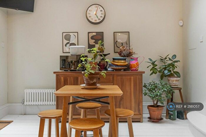 4 Bedroom Flat To Rent In Foulden Road, London, N16